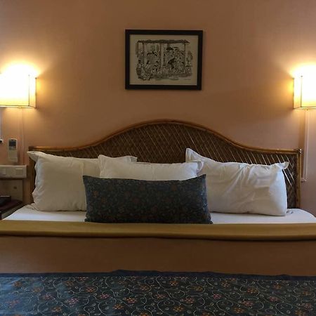 Hotel Gopika International ปณชี ภายนอก รูปภาพ